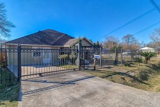8004 Mendez St, Houston, TX 77029