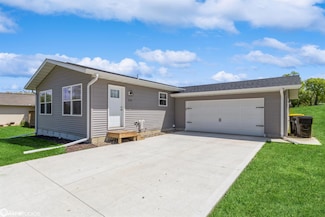 215 N Lincoln St, Osceola, IA 50213
