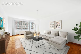 77 W 55th St Unit 11G, New York, NY 10019