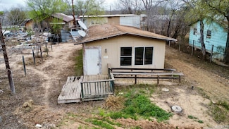 61 Torres St, Batesville, TX 78829