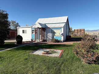 104 W 5th St, Shoshoni, WY 82649