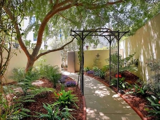 220 Santa Barbara St Unit B, Santa Barbara, CA 93101