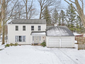 27 Clarkes Crossing, Fairport, NY 14450