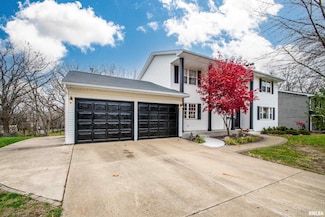 5225 N Woodview Ave, Peoria, IL 61614