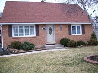 7932 S 86th Ave, Justice, IL 60458