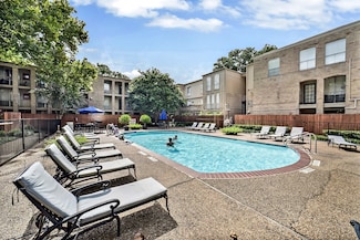 4641 Wild Indigo St Unit 449, Houston, TX 77027