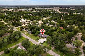 1403 N Thompson St, Conroe, TX 77301