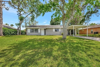 250 SW Thornhill Dr, Port Saint Lucie, FL 34984