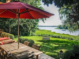 42 Towd Point Rd, Southampton, NY 11968