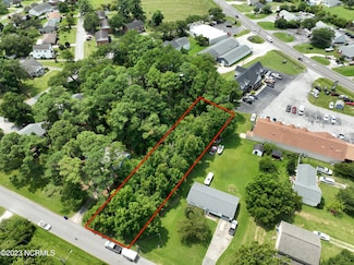 404 Sycamore Dr, Beaufort, NC 28516