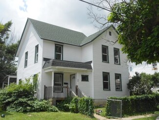 327 N High St, Janesville, WI 53548