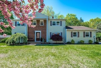 4 Hollis Rd, East Brunswick, NJ 08816