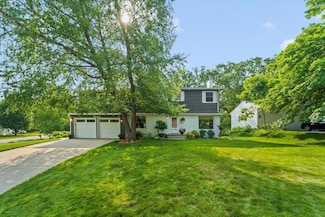 2922 Shady Ln, Cedar Falls, IA 50613