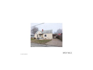 504 W 5th St, Williamstown, WV 26187
