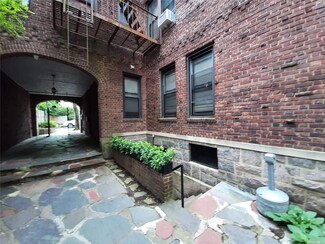 1 Hillside Ave Unit 1, Great Neck, NY 11021
