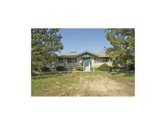 18440 Schaback Dr, Weston, MO 64098
