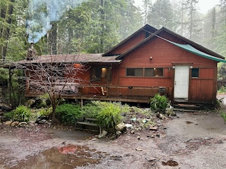 20 Oakridge Dr, Redway, CA 95560