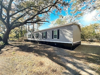 223 Claudia Ln, Midway, GA 31320