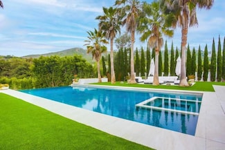 7713 Esterel Dr, La Jolla, CA 92037