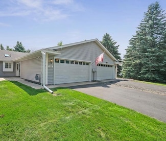 1355 Hilo Ave N, Saint Paul, MN 55128