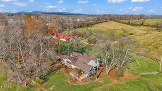 17443 Singing Wood Ln, Bristol, VA 24202