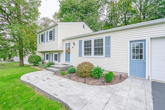 16 Hartwood Dr, Rochester, NY 14623