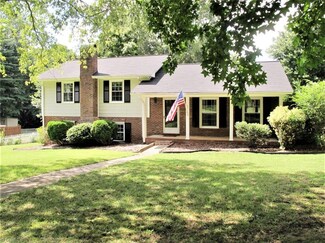 6718 Forest Oak Dr, Clemmons, NC 27012