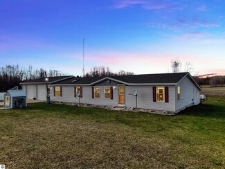 3182 14 Mile Rd, Marion, MI 49665
