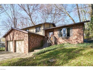 4598 Ridgedale Dr, Akron, OH 44319