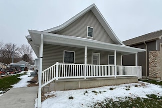 147 S 4th Ave, Burwell, NE 68823