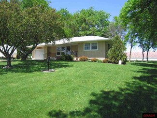31205 110th St, Blue Earth, MN 56013
