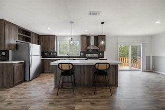 281 Green Oaks Dr, Bastrop, TX 78602