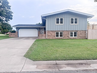 801 Iowa Ave, Pratt, KS 67124