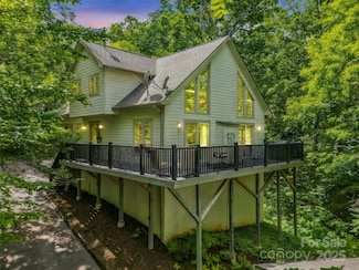 123 Hummingbird Ct, Lake Lure, NC 28746