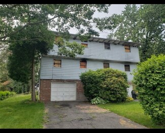 907 Oak Hill Ave, Endicott, NY 13760