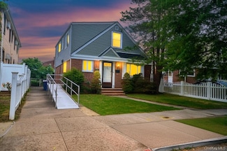 7719 252nd St, Bellerose, NY 11426