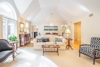 40 Bentwood Dr, Sturbridge, MA 01566