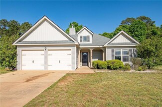 26 Justice Dr, Fort Mitchell, AL 36856
