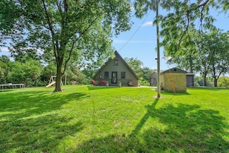 2703 Easton Ave, Waverly, IA 50677