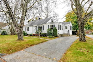 8 Dogwood Rd, Worcester, MA 01606