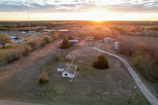 1520 N 13th St, Blackwell, OK 74631