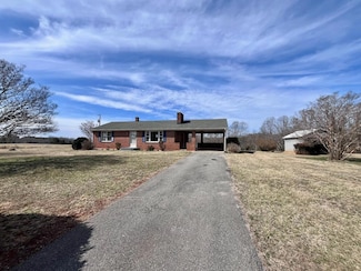 2811 Isle of Pines Dr, Moneta, VA 24121