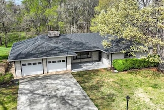 123 Knollwood Dr, Hurt, VA 24563