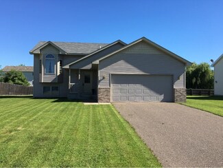 1104 Hilltop St, Braham, MN 55006