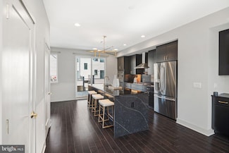 670 N 13th St, Philadelphia, PA 19123