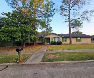 1315 Sundale St, Ennis, TX 75119