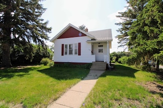 820 5th St SW, Minot, ND 58701