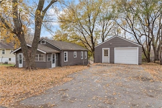 320 N Cedar Ave, Independence, MO 64053