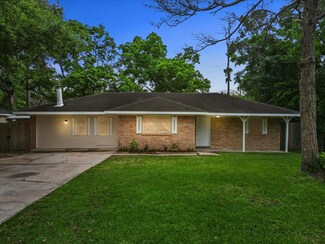 2102 Shasta St, Kemah, TX 77565