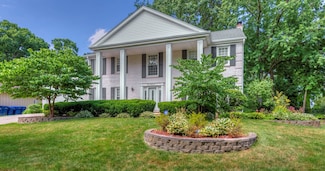 332 Balsam Ct, Schaumburg, IL 60193